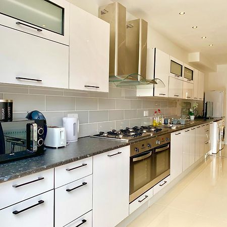 London Studio Apartments, Private Bathrooms And Parking إيلفورد المظهر الخارجي الصورة