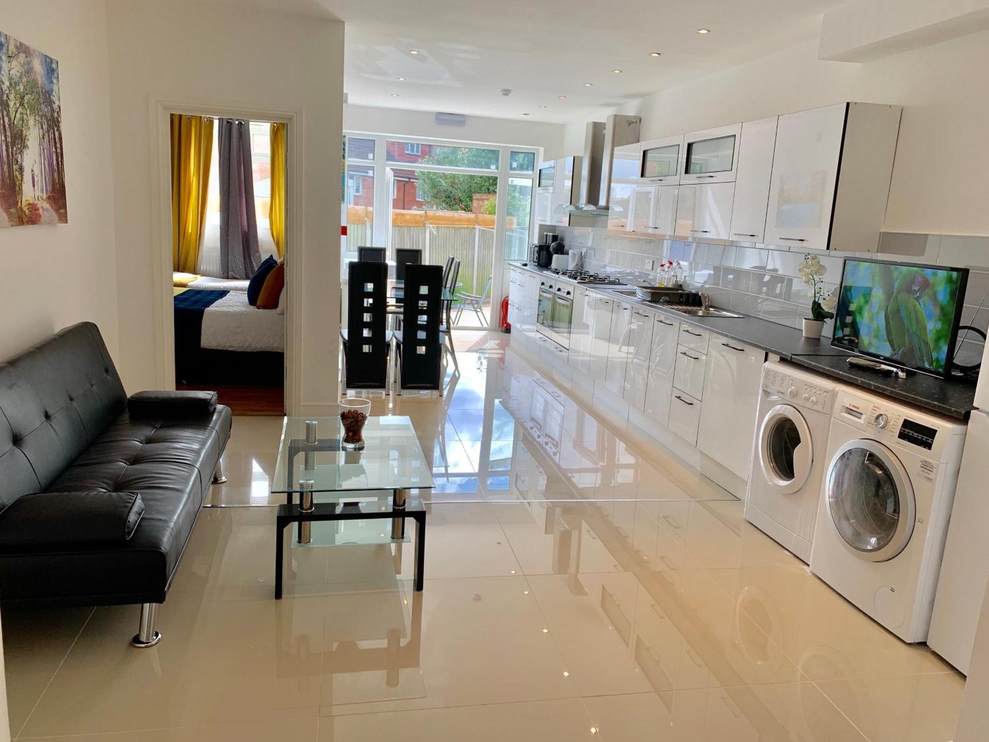 London Studio Apartments, Private Bathrooms And Parking إيلفورد المظهر الخارجي الصورة