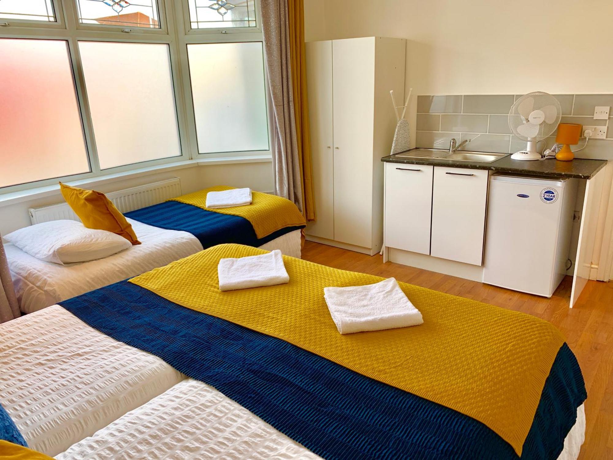 London Studio Apartments, Private Bathrooms And Parking إيلفورد المظهر الخارجي الصورة