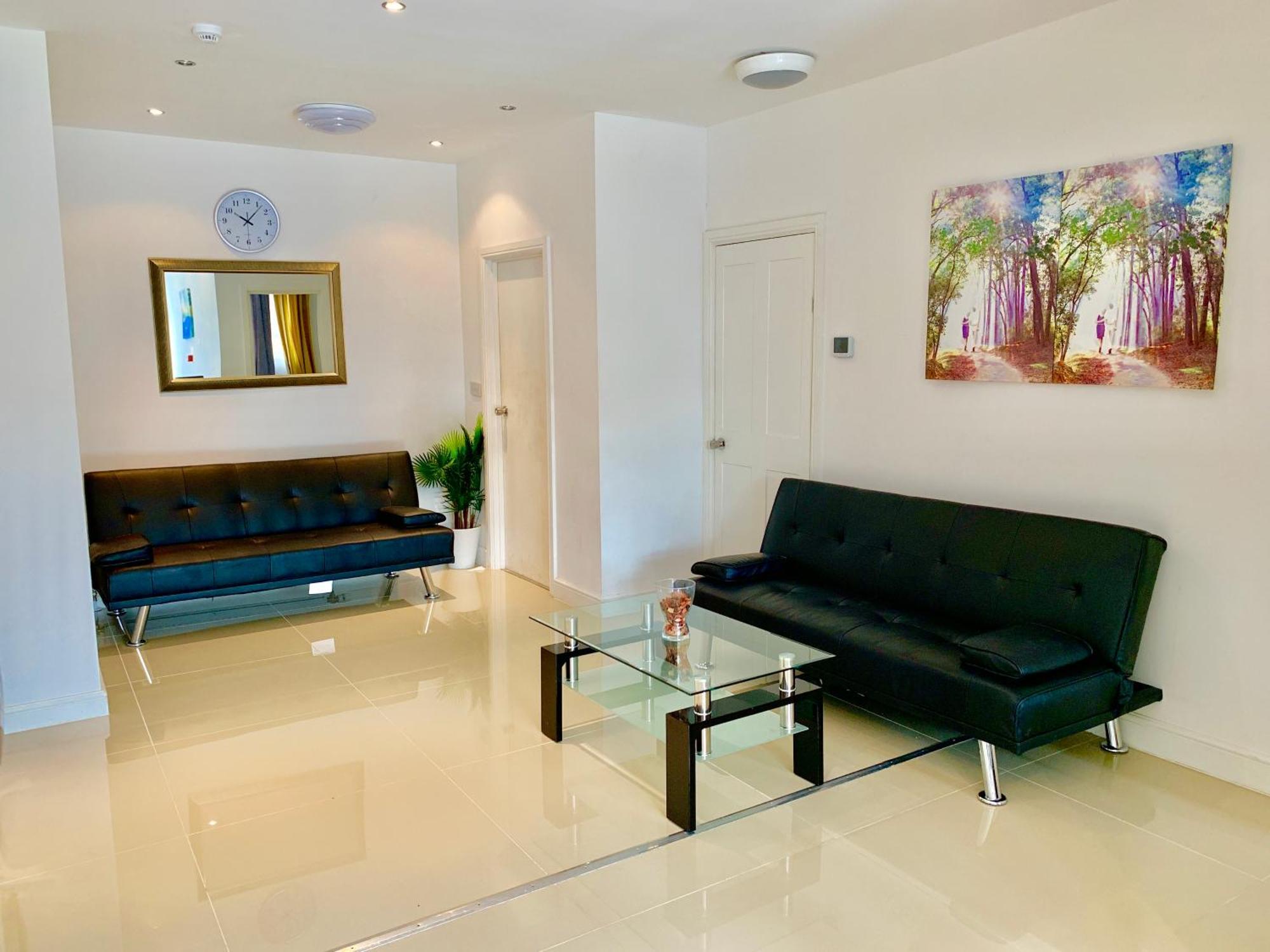 London Studio Apartments, Private Bathrooms And Parking إيلفورد المظهر الخارجي الصورة