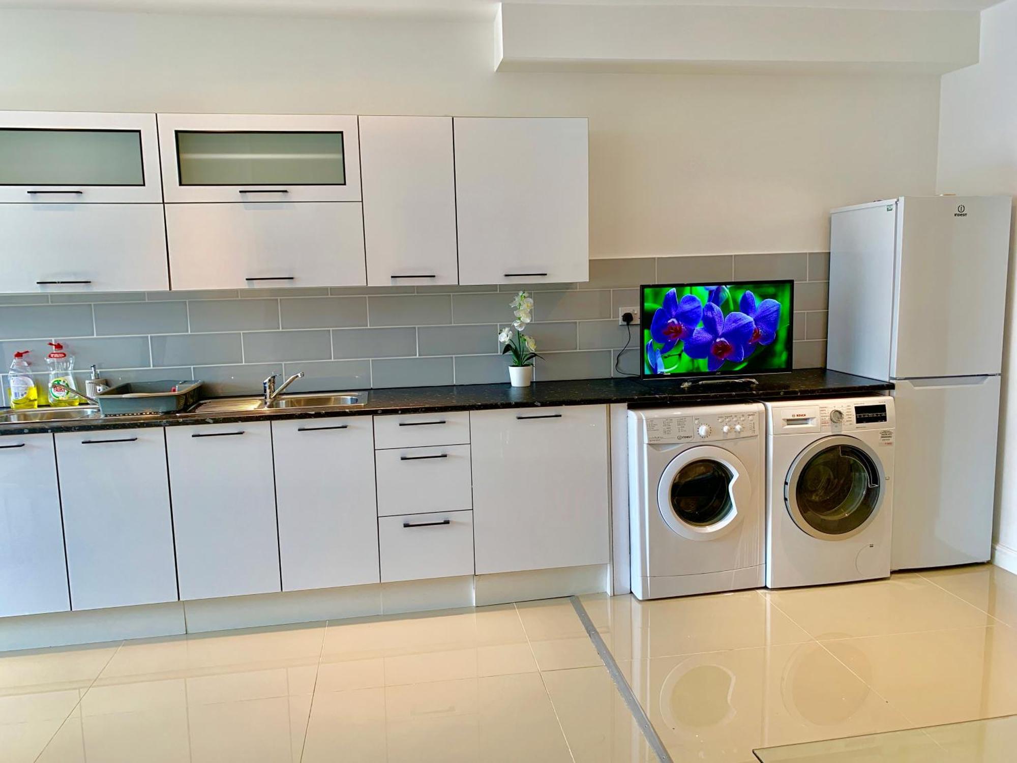 London Studio Apartments, Private Bathrooms And Parking إيلفورد المظهر الخارجي الصورة