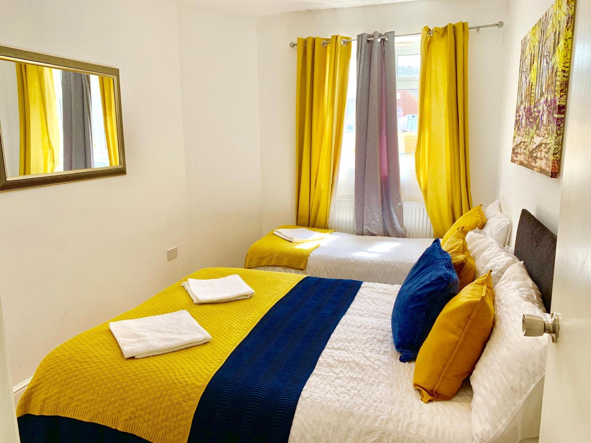 London Studio Apartments, Private Bathrooms And Parking إيلفورد المظهر الخارجي الصورة