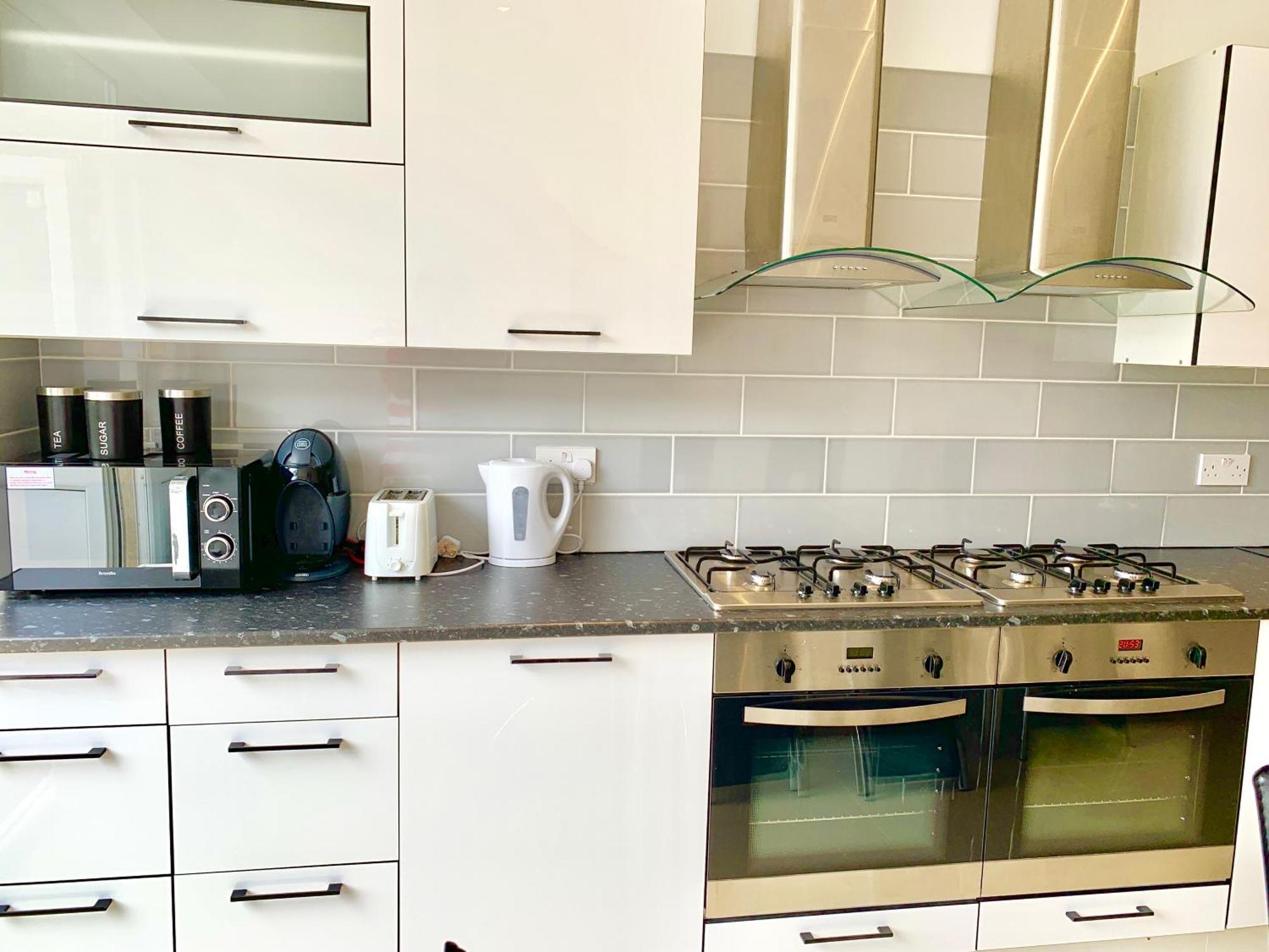 London Studio Apartments, Private Bathrooms And Parking إيلفورد المظهر الخارجي الصورة
