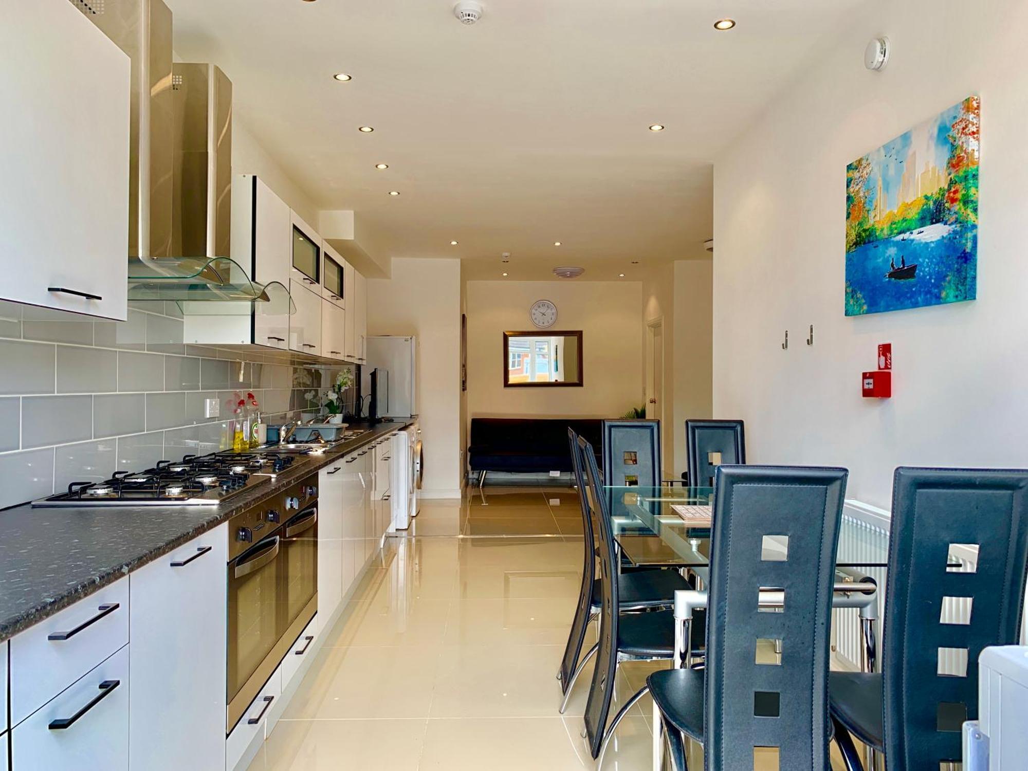 London Studio Apartments, Private Bathrooms And Parking إيلفورد المظهر الخارجي الصورة