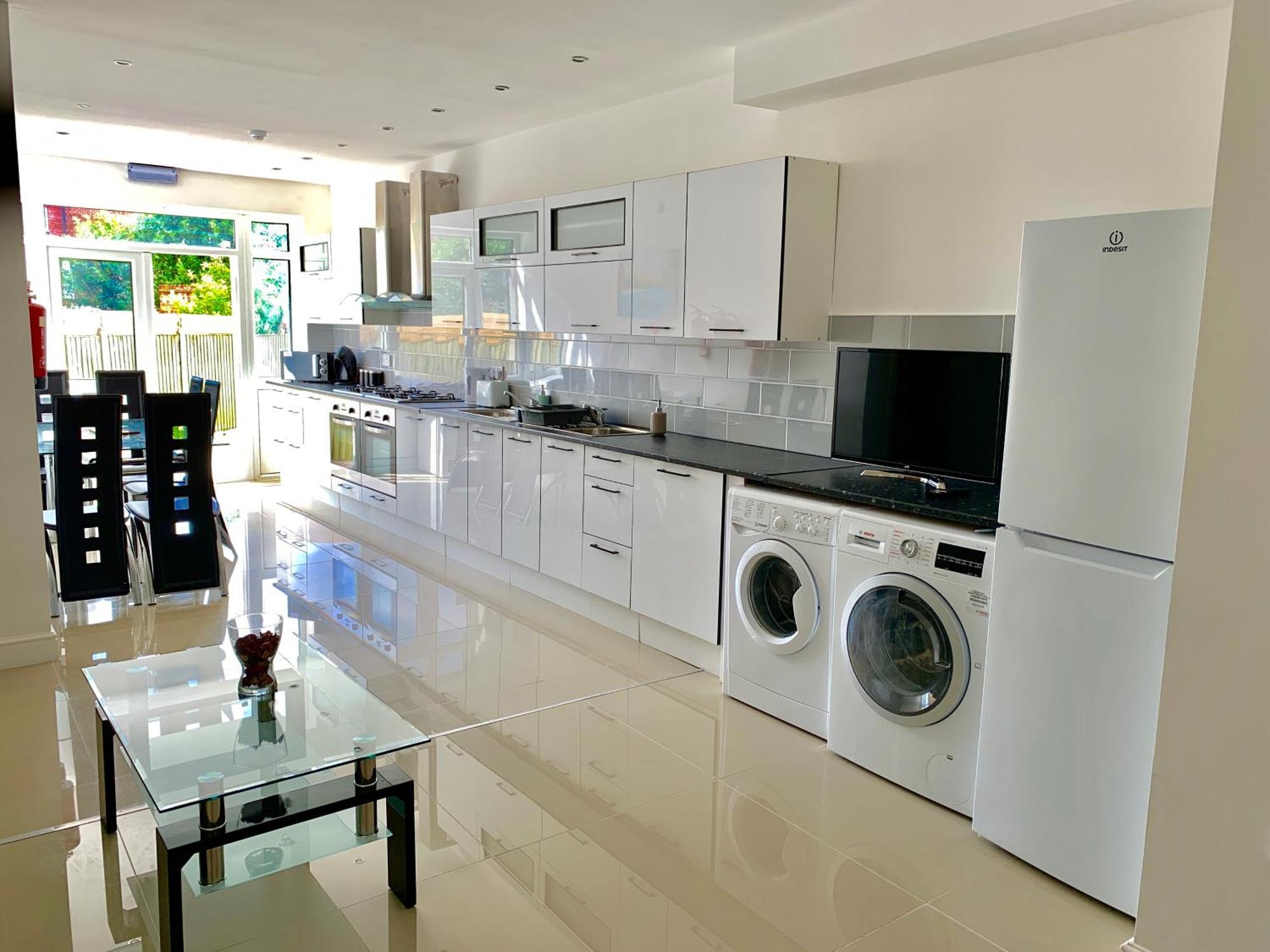 London Studio Apartments, Private Bathrooms And Parking إيلفورد المظهر الخارجي الصورة