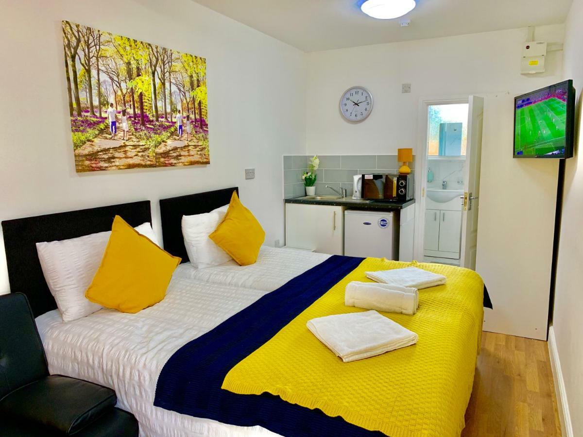 London Studio Apartments, Private Bathrooms And Parking إيلفورد المظهر الخارجي الصورة