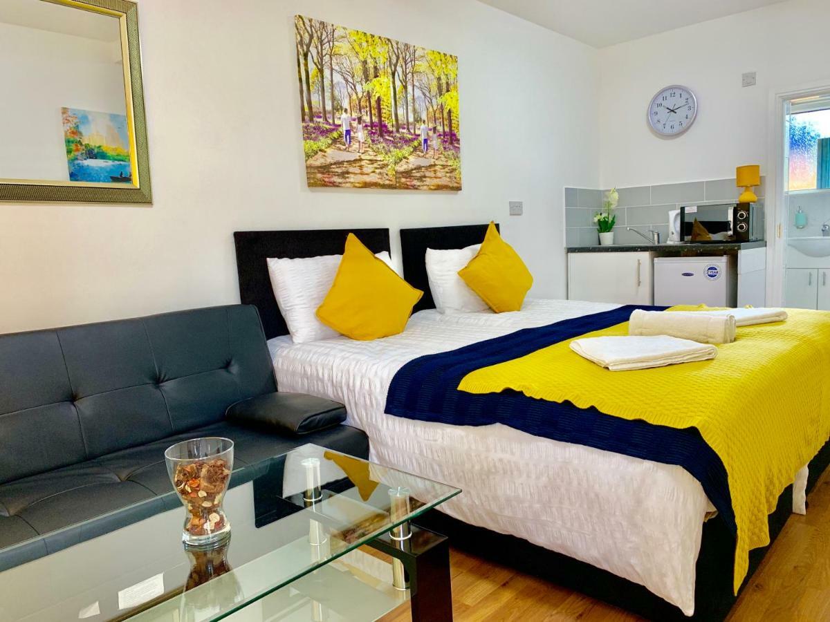 London Studio Apartments, Private Bathrooms And Parking إيلفورد المظهر الخارجي الصورة