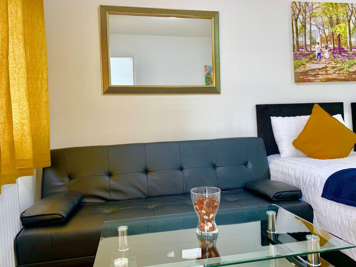 London Studio Apartments, Private Bathrooms And Parking إيلفورد المظهر الخارجي الصورة