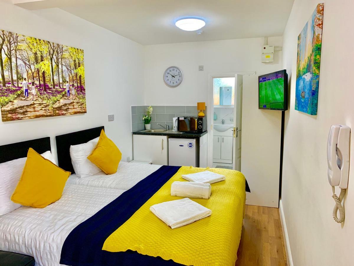 London Studio Apartments, Private Bathrooms And Parking إيلفورد المظهر الخارجي الصورة