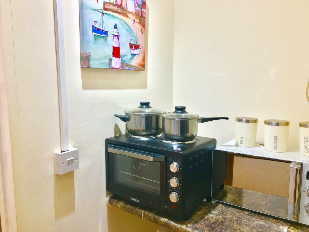 London Studio Apartments, Private Bathrooms And Parking إيلفورد المظهر الخارجي الصورة