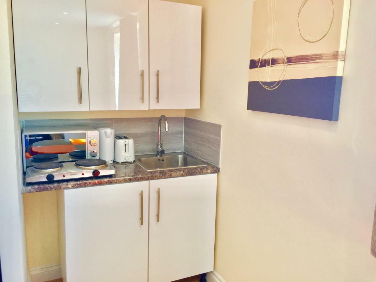 London Studio Apartments, Private Bathrooms And Parking إيلفورد المظهر الخارجي الصورة