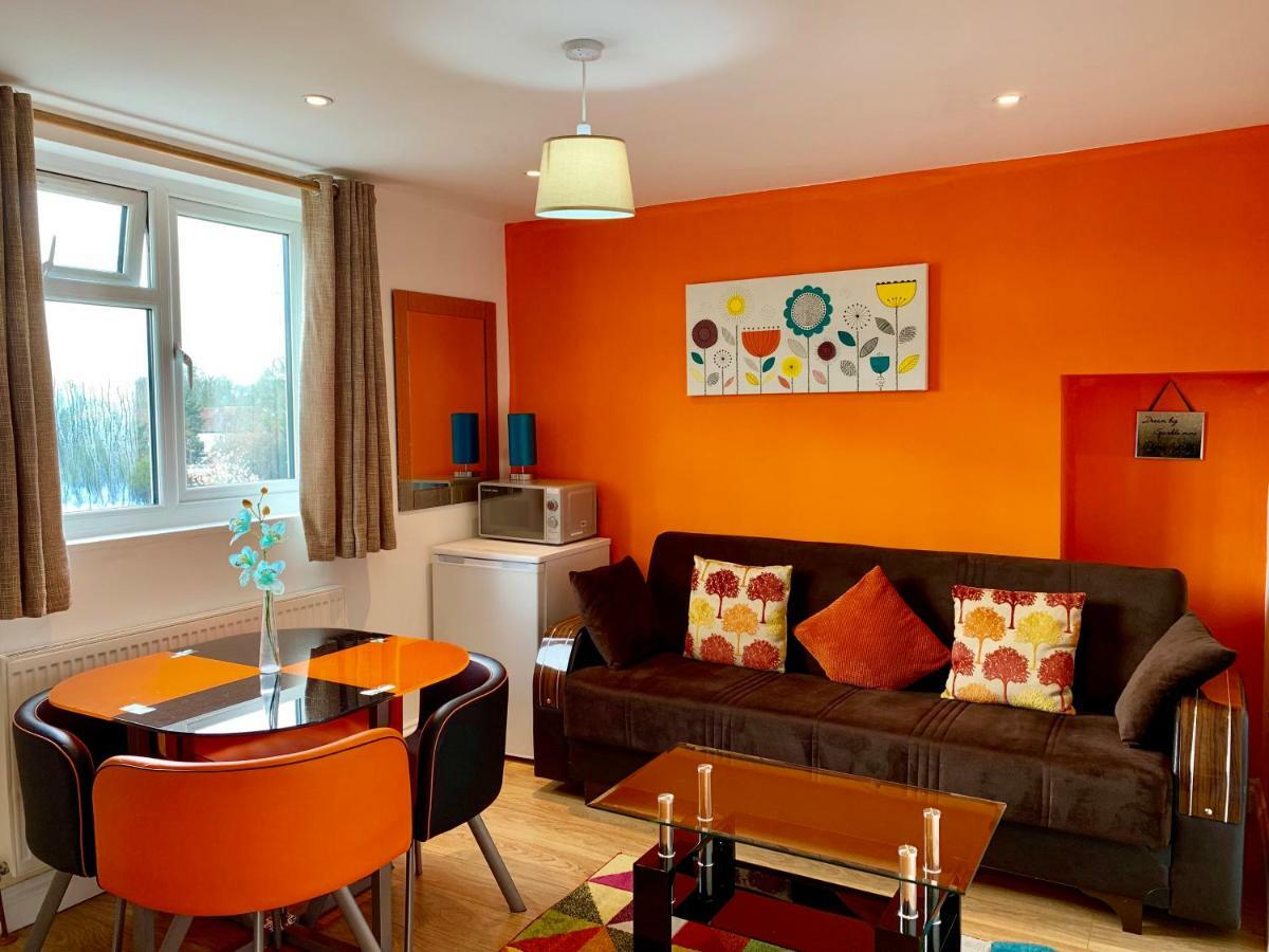 London Studio Apartments, Private Bathrooms And Parking إيلفورد المظهر الخارجي الصورة