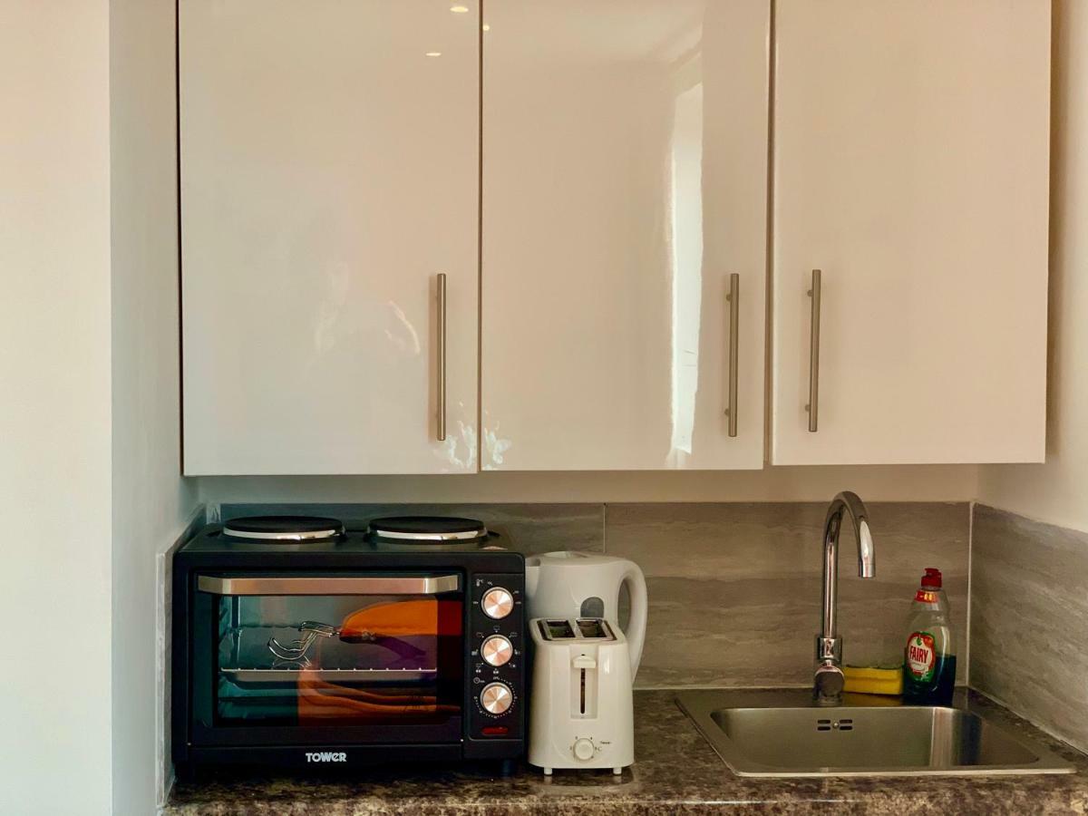 London Studio Apartments, Private Bathrooms And Parking إيلفورد المظهر الخارجي الصورة
