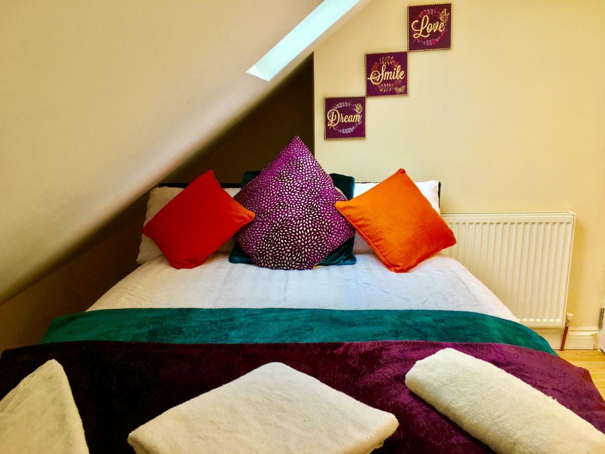 London Studio Apartments, Private Bathrooms And Parking إيلفورد المظهر الخارجي الصورة