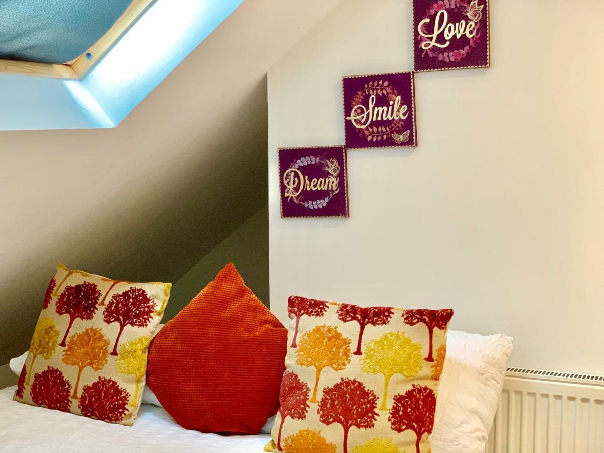 London Studio Apartments, Private Bathrooms And Parking إيلفورد المظهر الخارجي الصورة