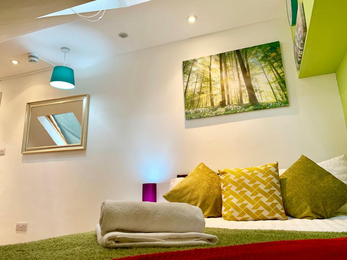 London Studio Apartments, Private Bathrooms And Parking إيلفورد المظهر الخارجي الصورة