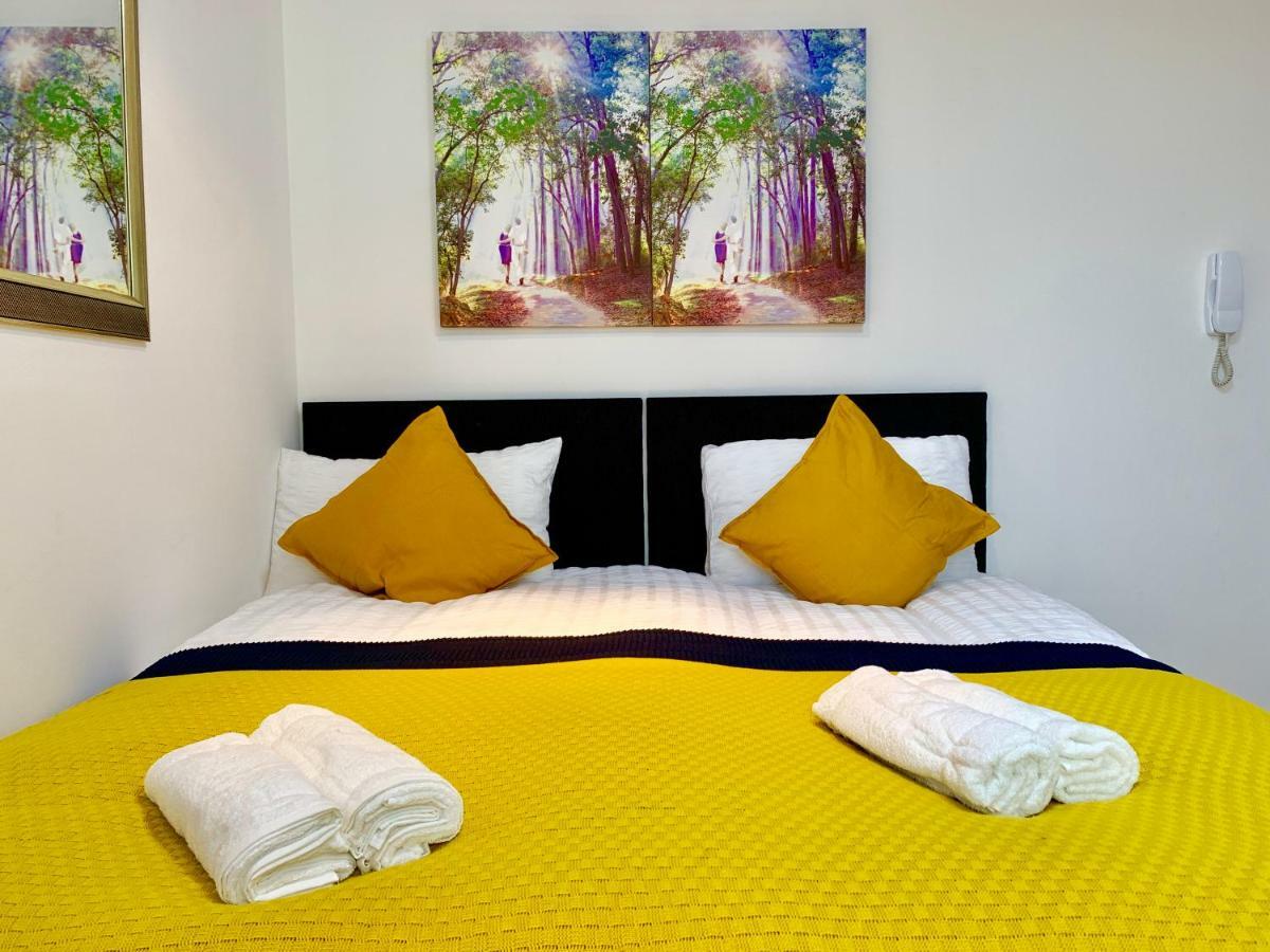 London Studio Apartments, Private Bathrooms And Parking إيلفورد المظهر الخارجي الصورة