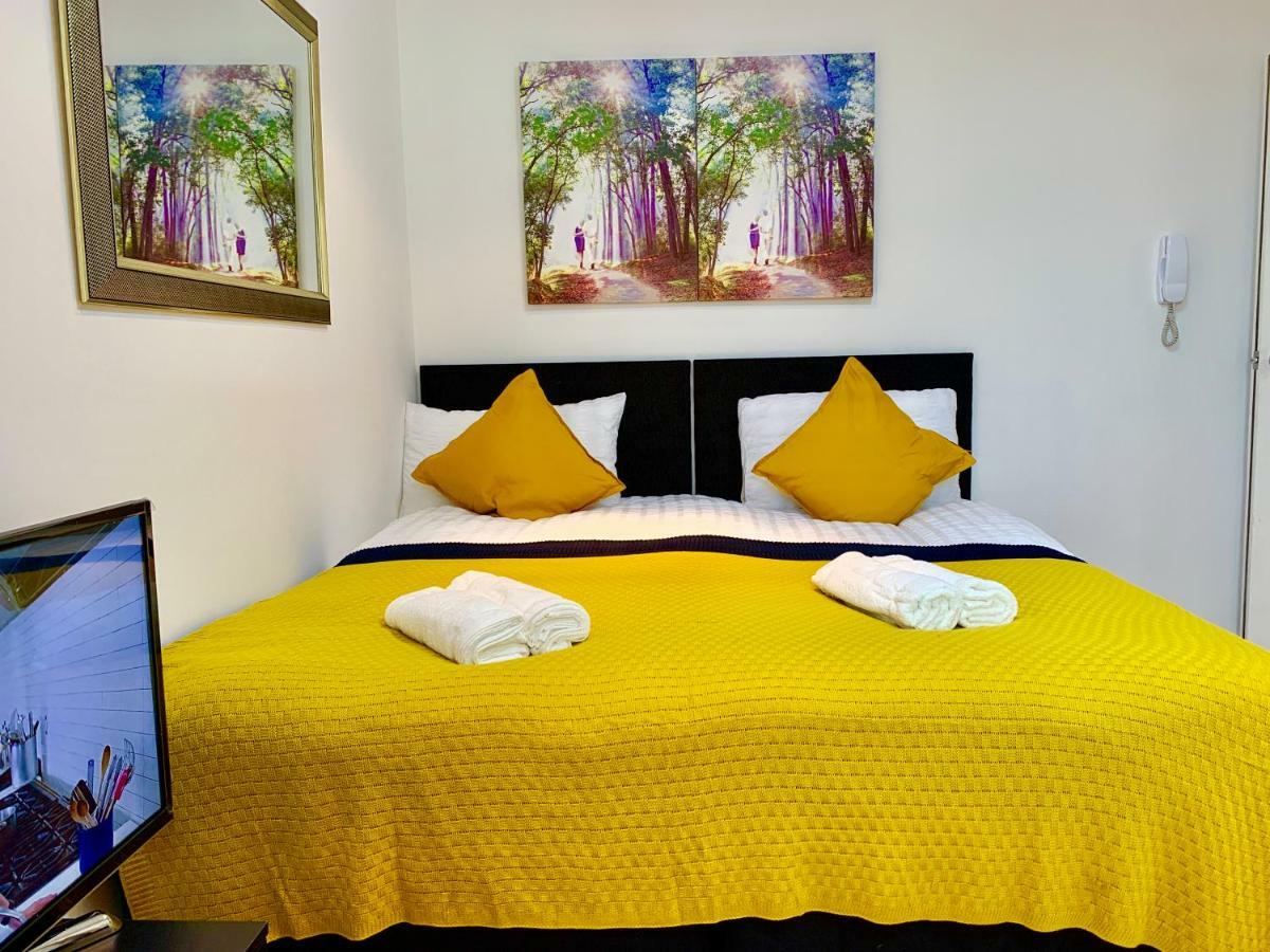 London Studio Apartments, Private Bathrooms And Parking إيلفورد المظهر الخارجي الصورة