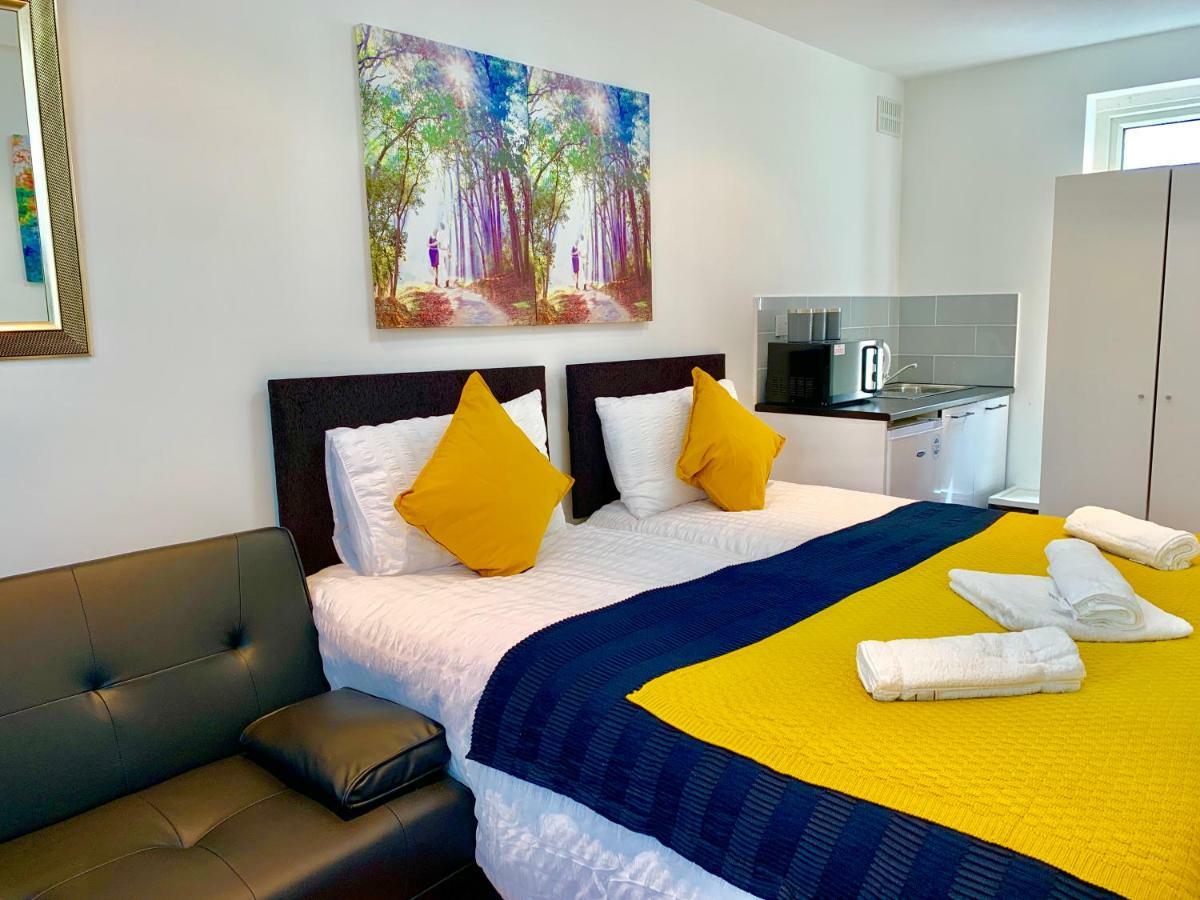 London Studio Apartments, Private Bathrooms And Parking إيلفورد المظهر الخارجي الصورة