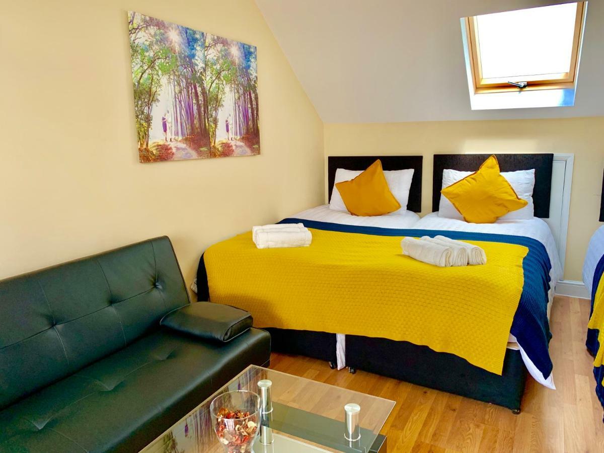 London Studio Apartments, Private Bathrooms And Parking إيلفورد المظهر الخارجي الصورة