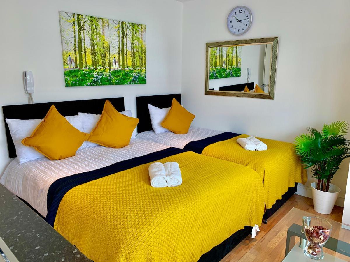 London Studio Apartments, Private Bathrooms And Parking إيلفورد المظهر الخارجي الصورة