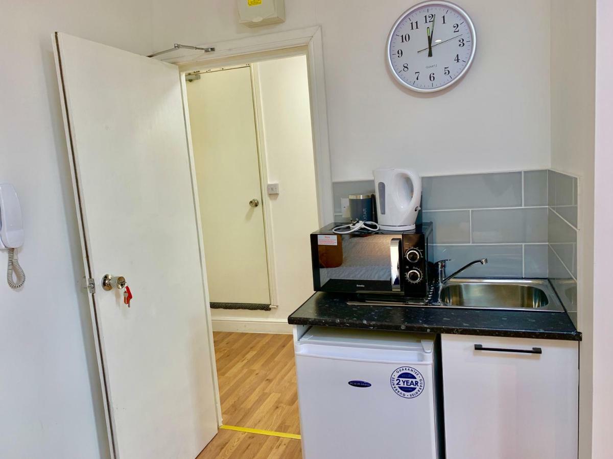 London Studio Apartments, Private Bathrooms And Parking إيلفورد المظهر الخارجي الصورة