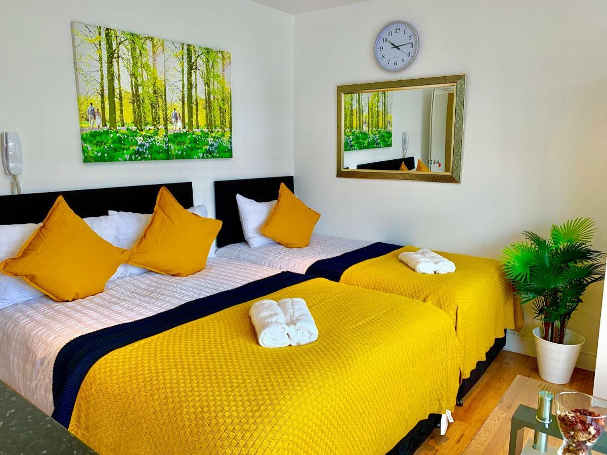 London Studio Apartments, Private Bathrooms And Parking إيلفورد المظهر الخارجي الصورة