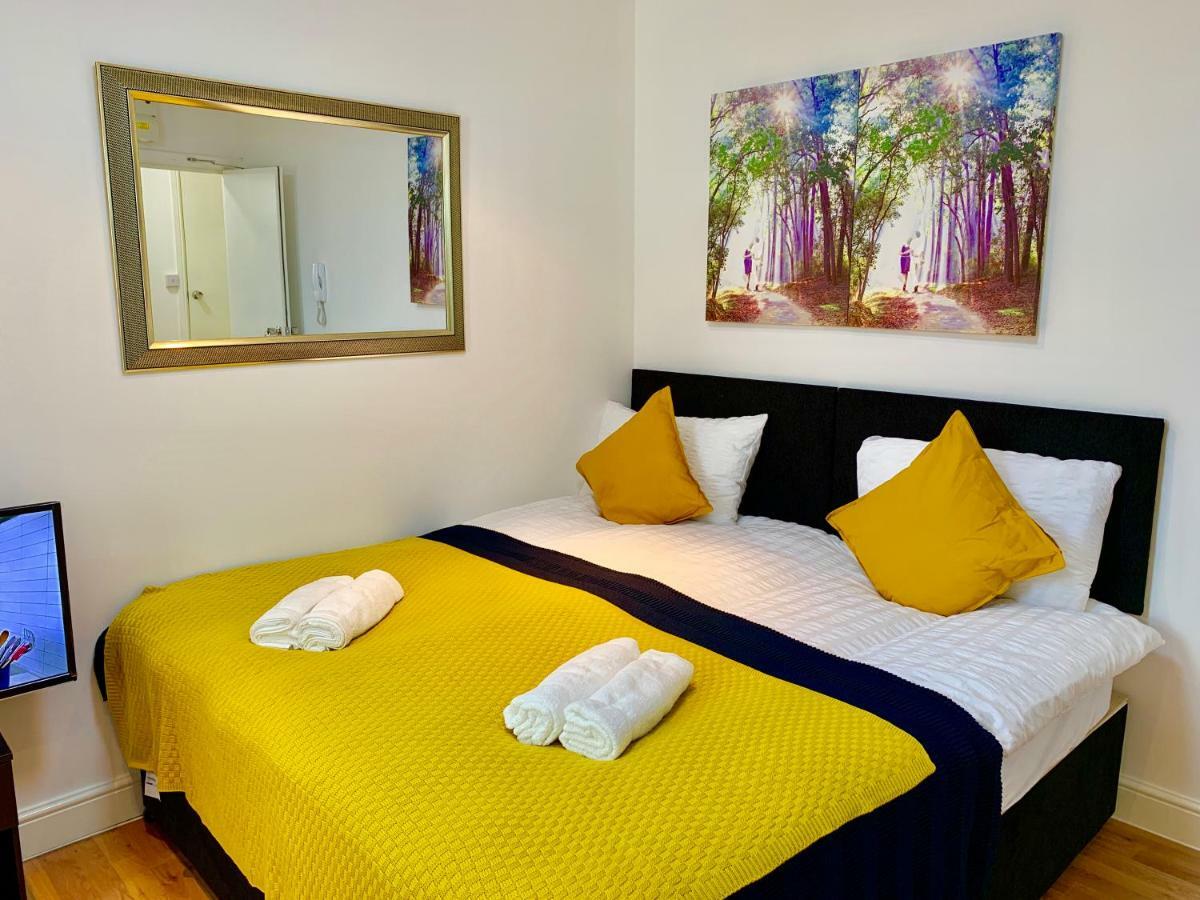 London Studio Apartments, Private Bathrooms And Parking إيلفورد المظهر الخارجي الصورة