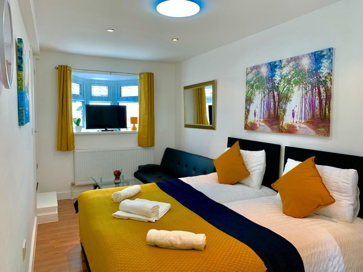 London Studio Apartments, Private Bathrooms And Parking إيلفورد المظهر الخارجي الصورة